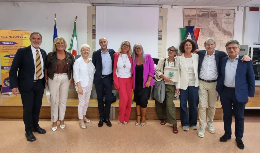 Presentazione Portogruaro a cura di Nerina Covassin Ass. Con-Te-Stare Sportello Attivo Transgender Centro ONIG Padova